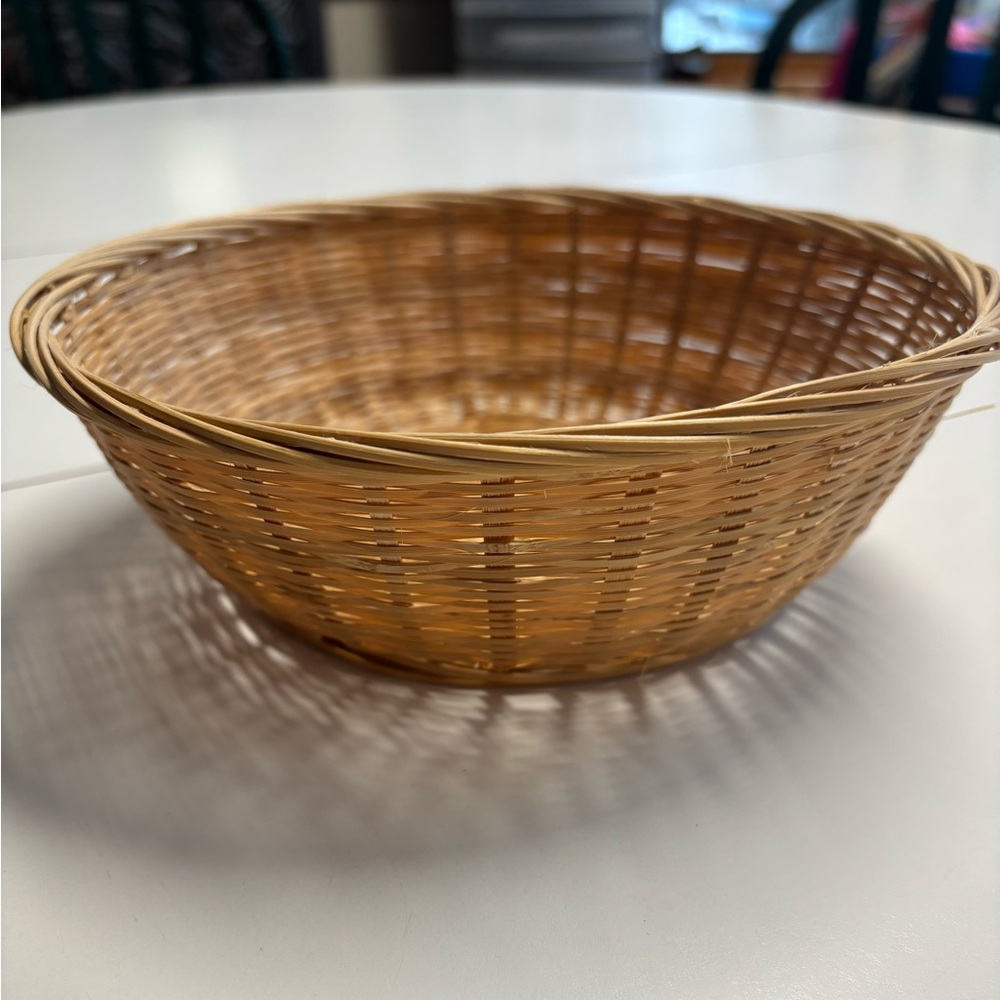 WOVEN BASKET